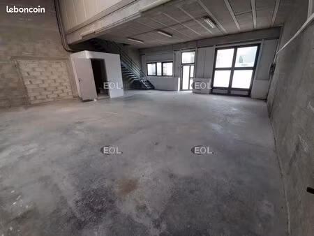 local d'activité 834 m²