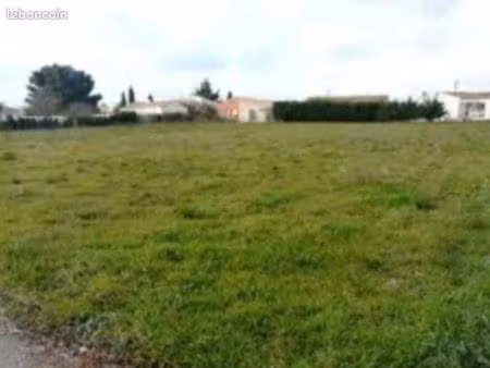 terrain 1 600 m² messon