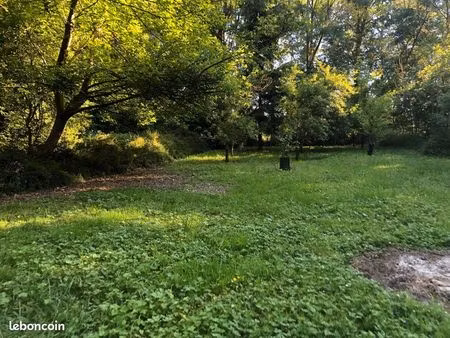 terrain de loisir le long du melda