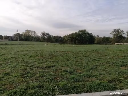 terrain 810 m² roussennac