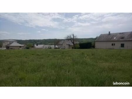 terrain 1 200 m² valady