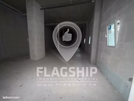 boutique 235 m² montreuil