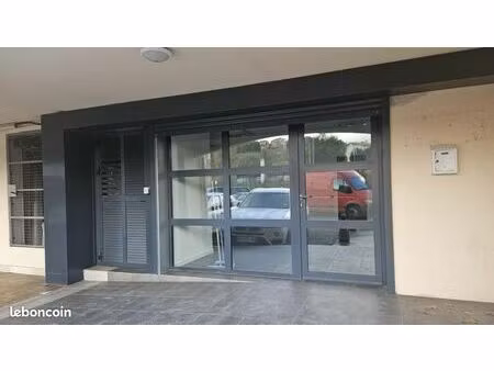 local commercial 77 m²