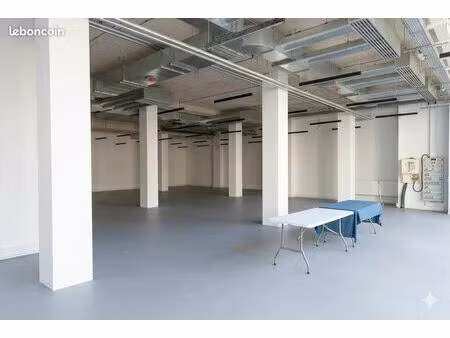 location local d'activité erp de 301m² - saint-denis-pleyel