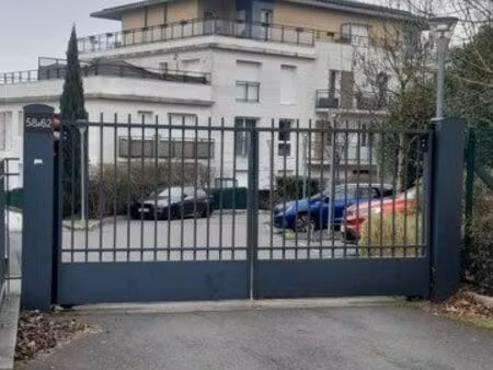 place de parking sécurisé