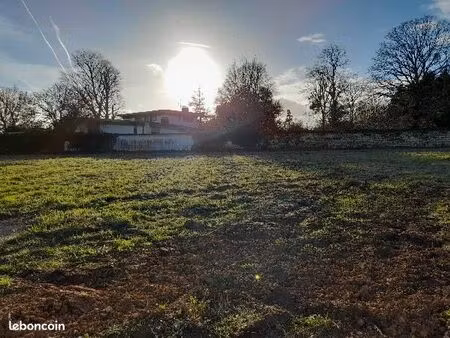 terrain 600 m² cognac