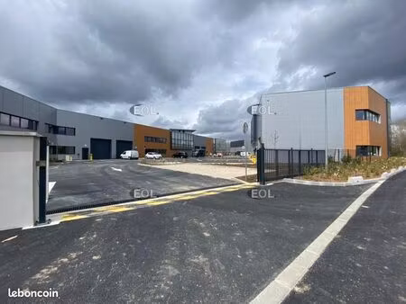 local bureaux 837 m²