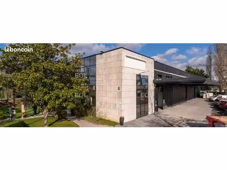 local industriel 2 596 m²