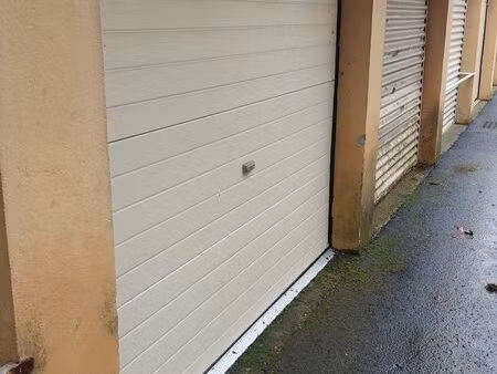 un box situé au cœur du centre-ville de garches (92180)