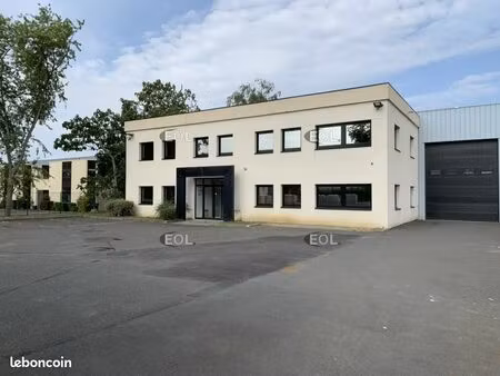 local d'activité 1 215 m²