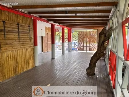 local commercial 159 m² pointe-noire