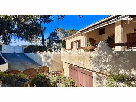 propriete de 2 villas avec annexes sur 3000m2 plat