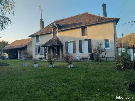 maison individuelle avec dépendances