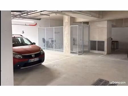 vente grand parking taille place handicapé rue de paris  palais justice