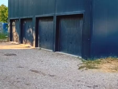 location local commercial