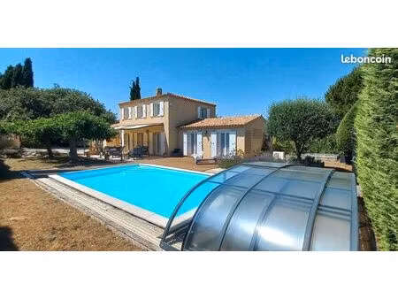 villa . 130 m2 . 6 pièces