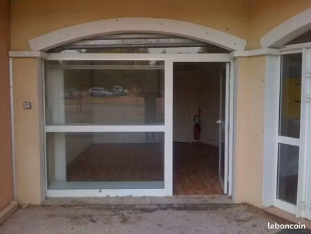 local commercial en rdc aménagé 27m² brignoles