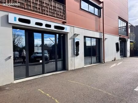 part loue local commercial