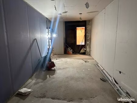 local commercial 25m2 centre ville de gonfaron