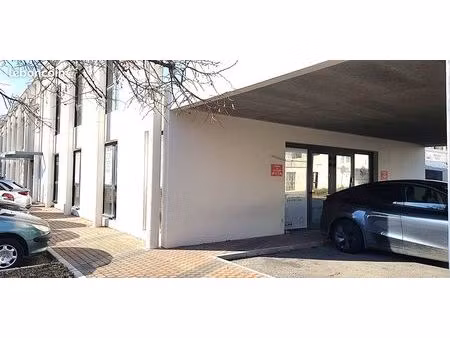 bureau d'angle 55m2 environ rez de chausse à louer ; les milles actimart - aix-à en-proven