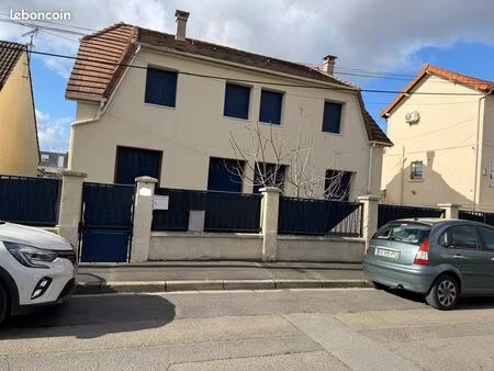 maison 7 pièces 140 m² dans terrain 681 m²