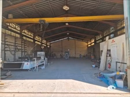 hangar 450m2 plus dependance sur 3000m2 de terrain