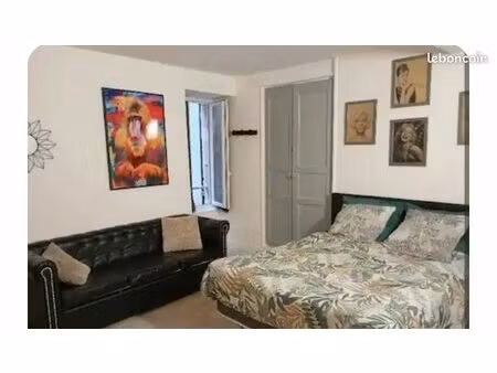 immeuble de rapport rue piétonne 3 studios meublés et équipés saintes 90 m2