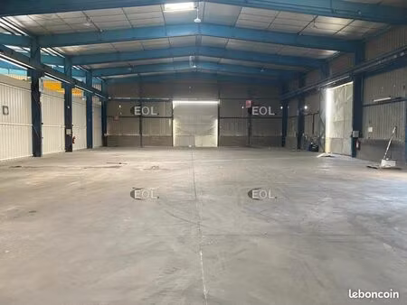 local d'activité 800 m²