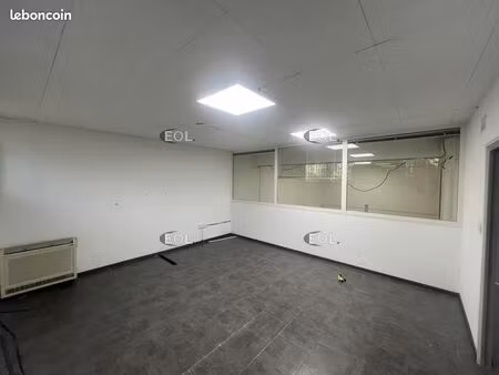 bureaux 147 m²