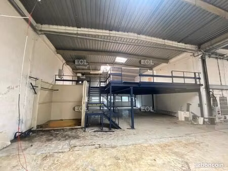 local industriel 705 m²