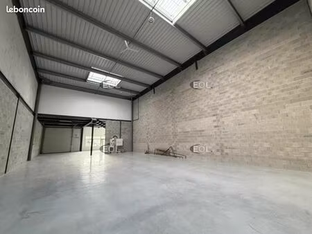 local d'activité 384 m²