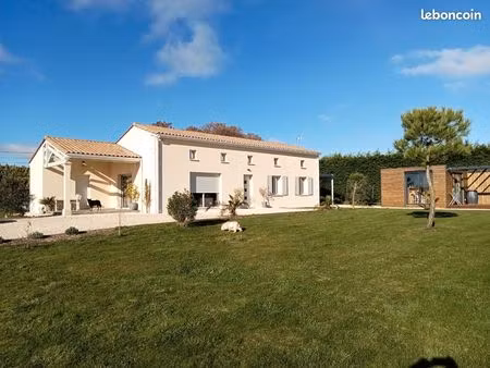 maison récente style charentaise entre barbezieux et angoulême