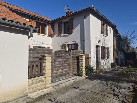 à vendre  trie-sur-baïse (hautes-pyrénées): maison de 4 chambres avec chauffage central et