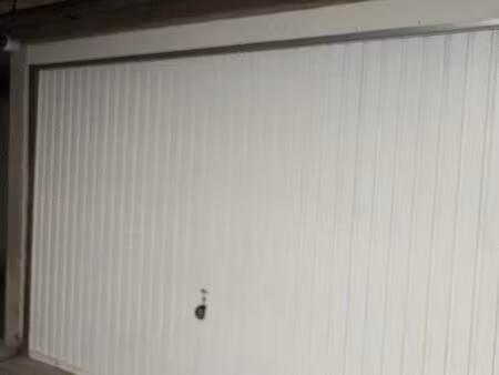 box/garage fermé -sous vidéosurveillance