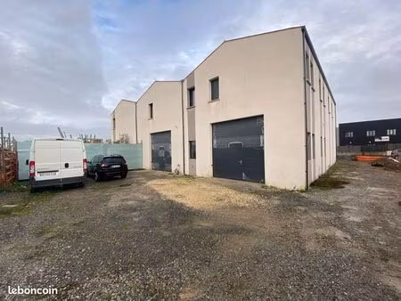 entrepôt avec bureaux à louer à nieul sur mer