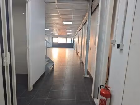 local 300m² + parking - proche cdg / tremblay-en-france