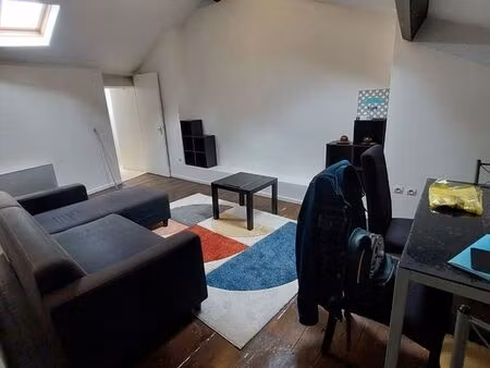 t1bis meublé face cathedrale