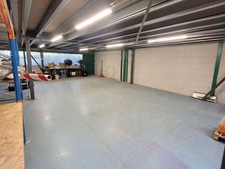 local stockage / atelier + bureau 530 m2