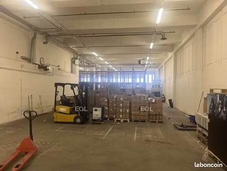 local d'activité 1 080 m²