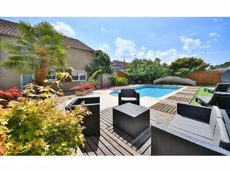 maison clouange 9 pièces 321 m²  avec piscine.