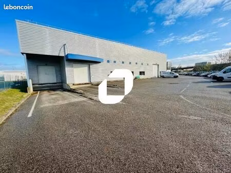 local logistique 2 337 m²