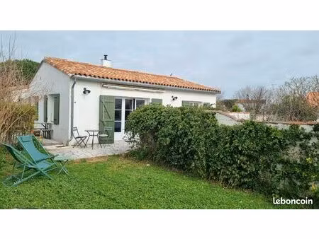 maison lumineuse avec jardin. 2 chambres et studio indépendant