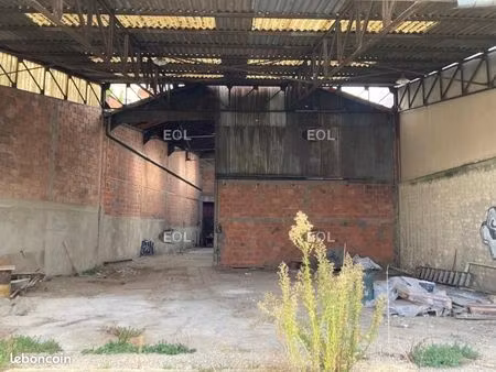 local industriel 590 m²