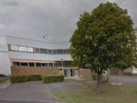 local d'activité 704 m²