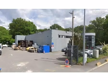 local d'activité 1 050 m²