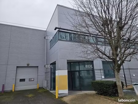 local bureaux 801 m²