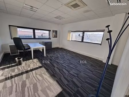 local bureaux 822 m²
