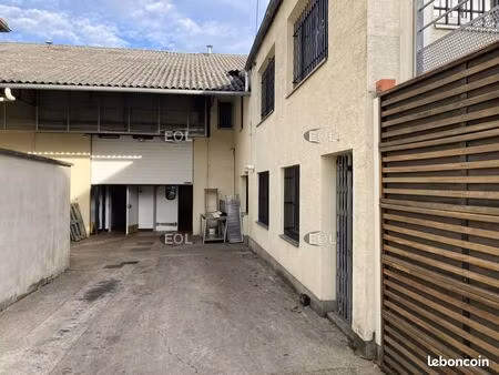 local d'activité 562 m²