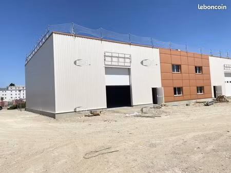 local d'activité 370 m²