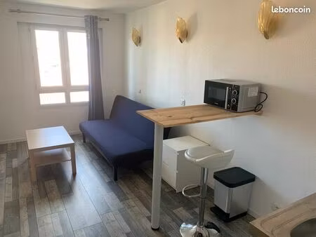 studio meublé etudiant cergy le haut refait en 2021 - proximité commerces rer a - universi